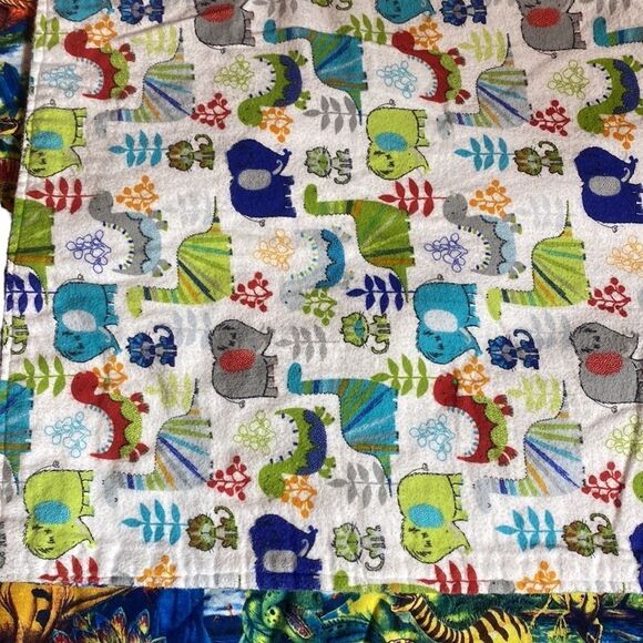 Handmade kids blanket dinosaurs quilt fun novelty - Picture 3 of 3